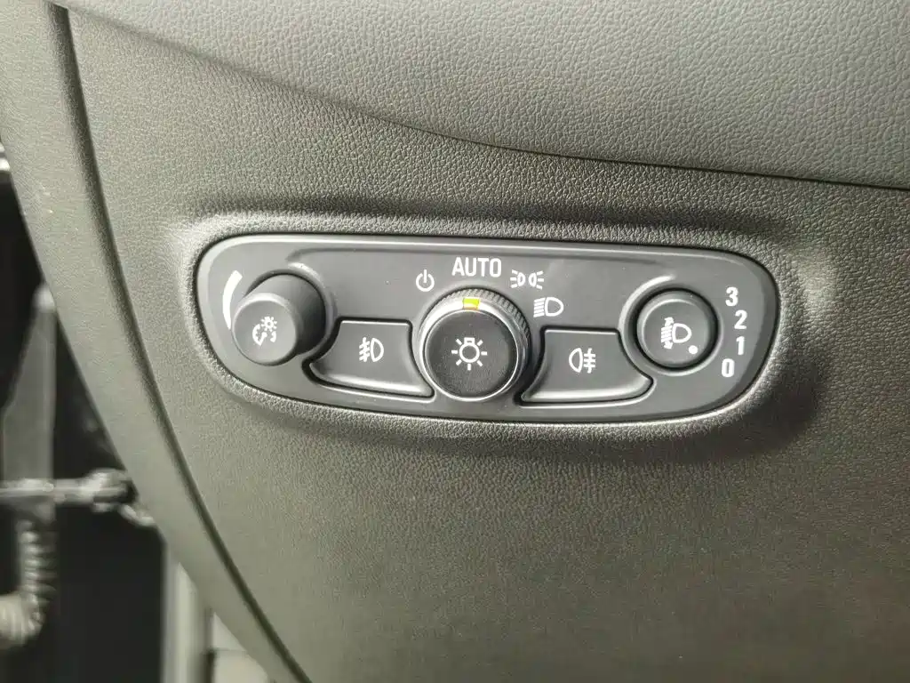 Chevrolet Equinox — фото 21