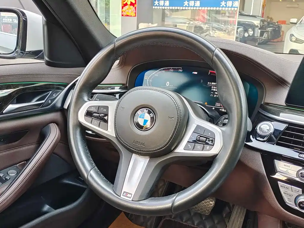 BMW 5 Series — фото 13