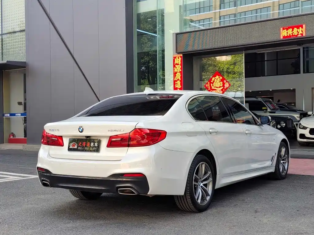 BMW 5 Series — фото 19