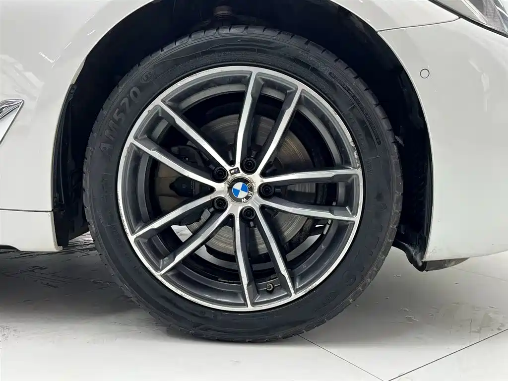 BMW 5 Series — фото 14