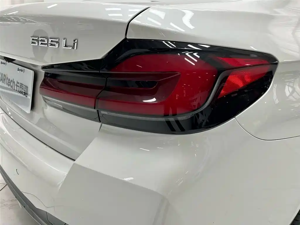 BMW 5 Series — фото 15
