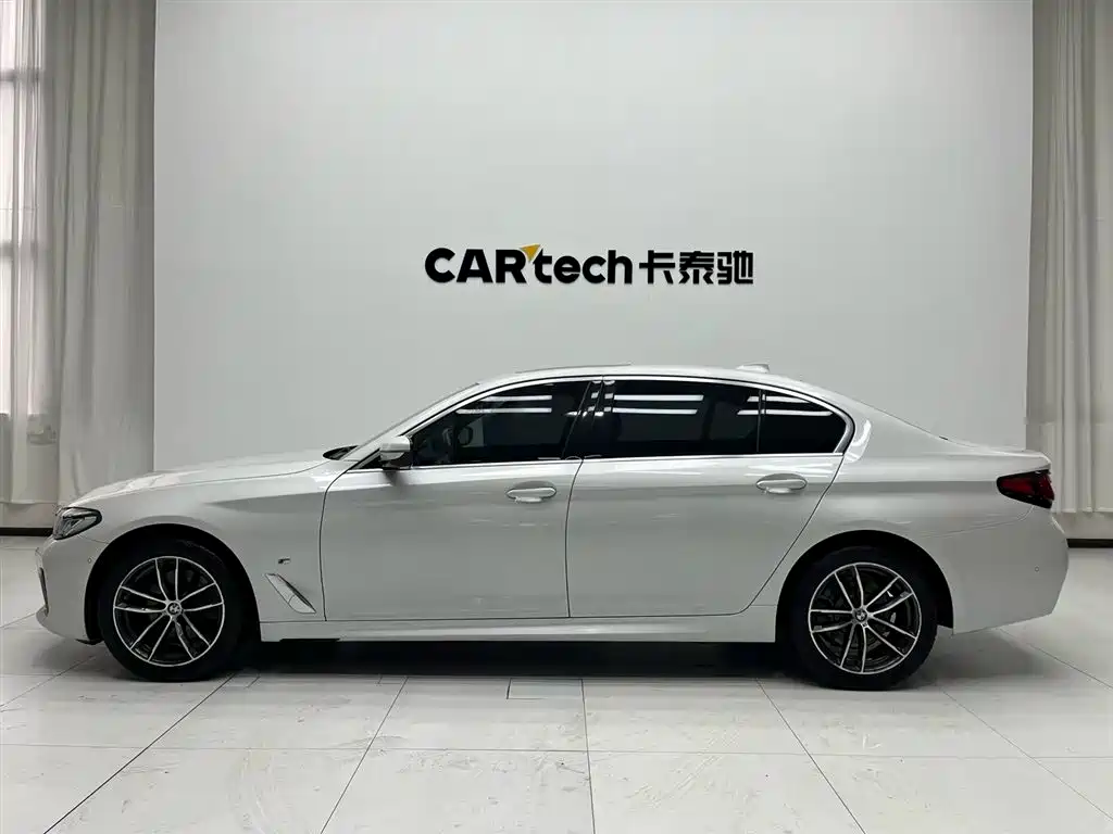 BMW 5 Series — фото 17