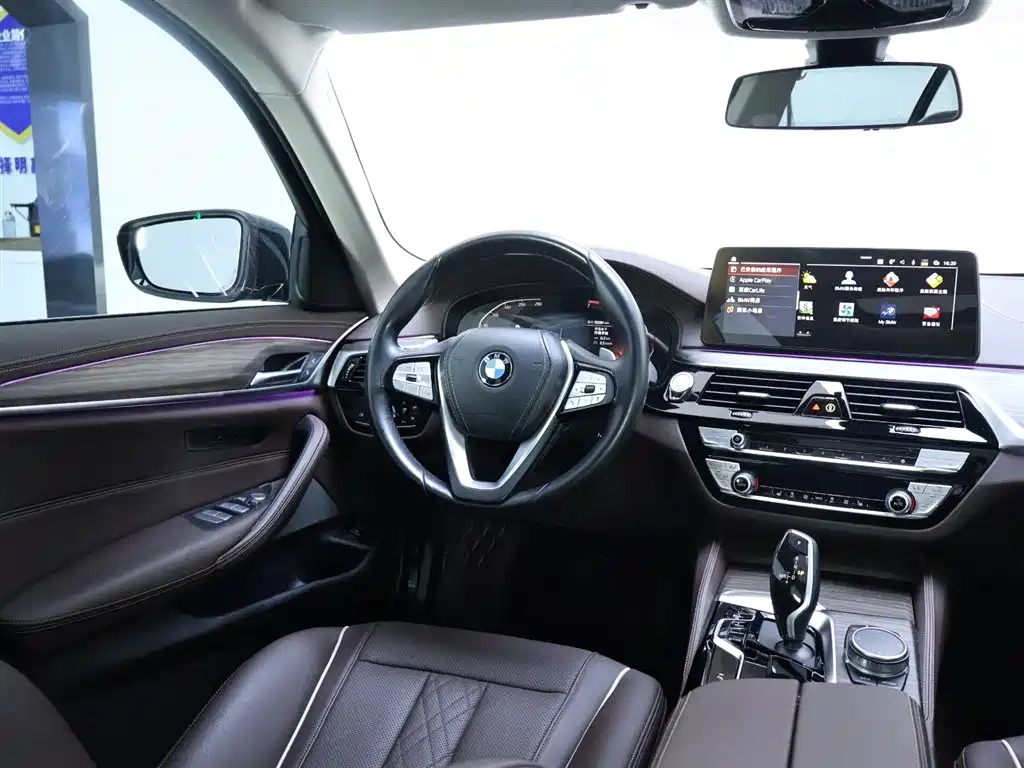BMW 5 Series — фото 14