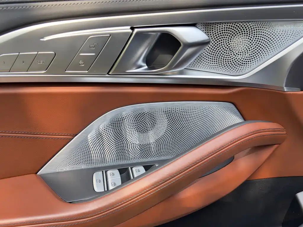 BMW 8 Series — фото 13