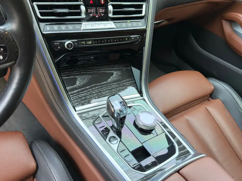 BMW 8 Series — фото 15