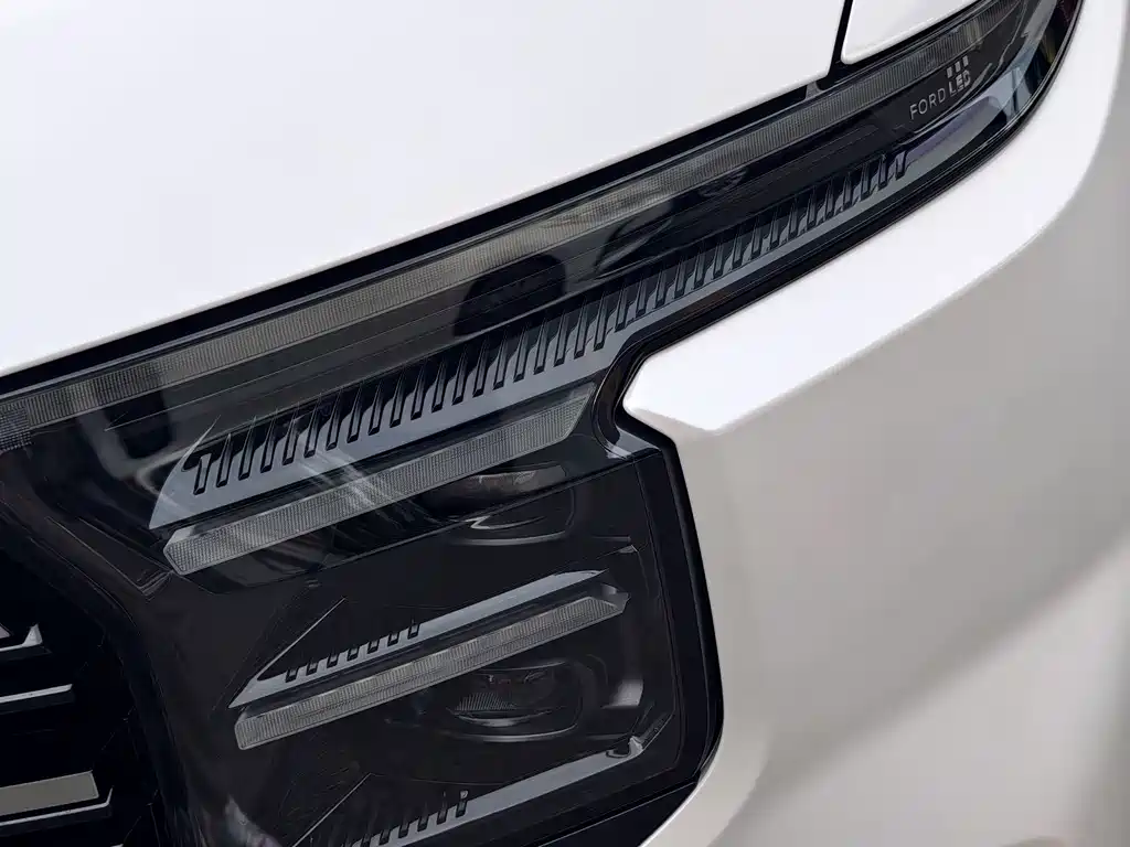 Ford Edge — фото 17