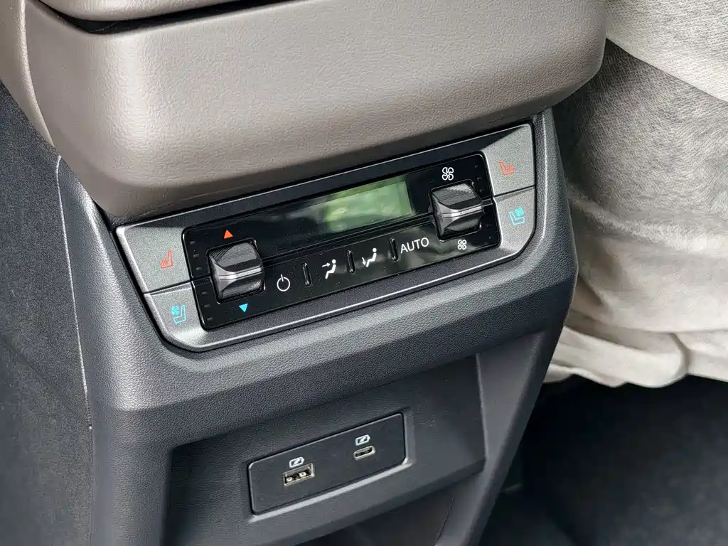 Ford Edge — фото 21