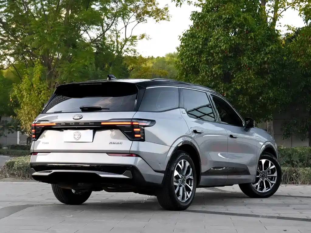 Ford Edge — фото 14