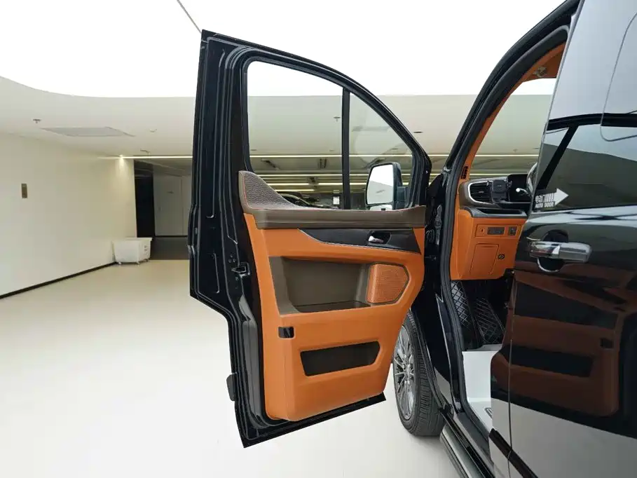 Ford Tourneo — фото 15