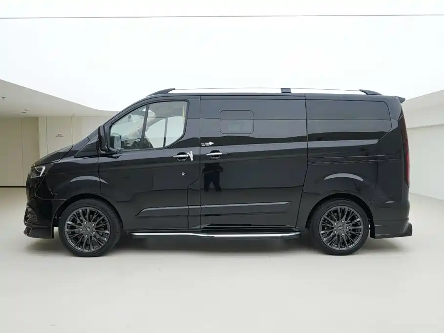 Ford Tourneo — фото 3
