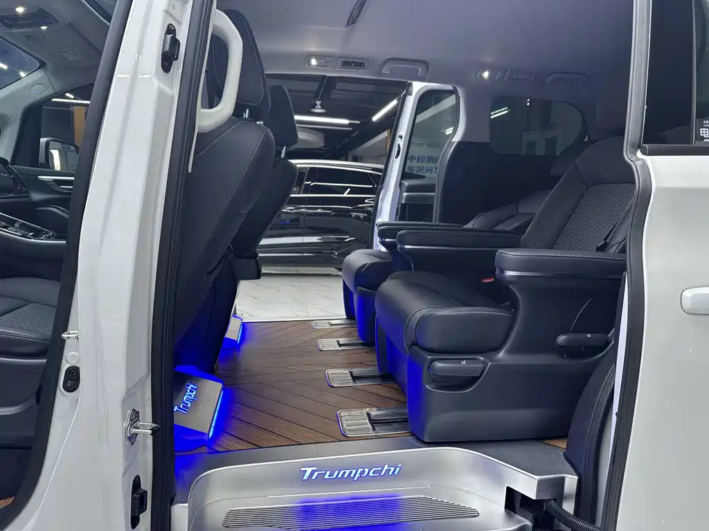 GAC Motor Trumpchi M8 — фото 10