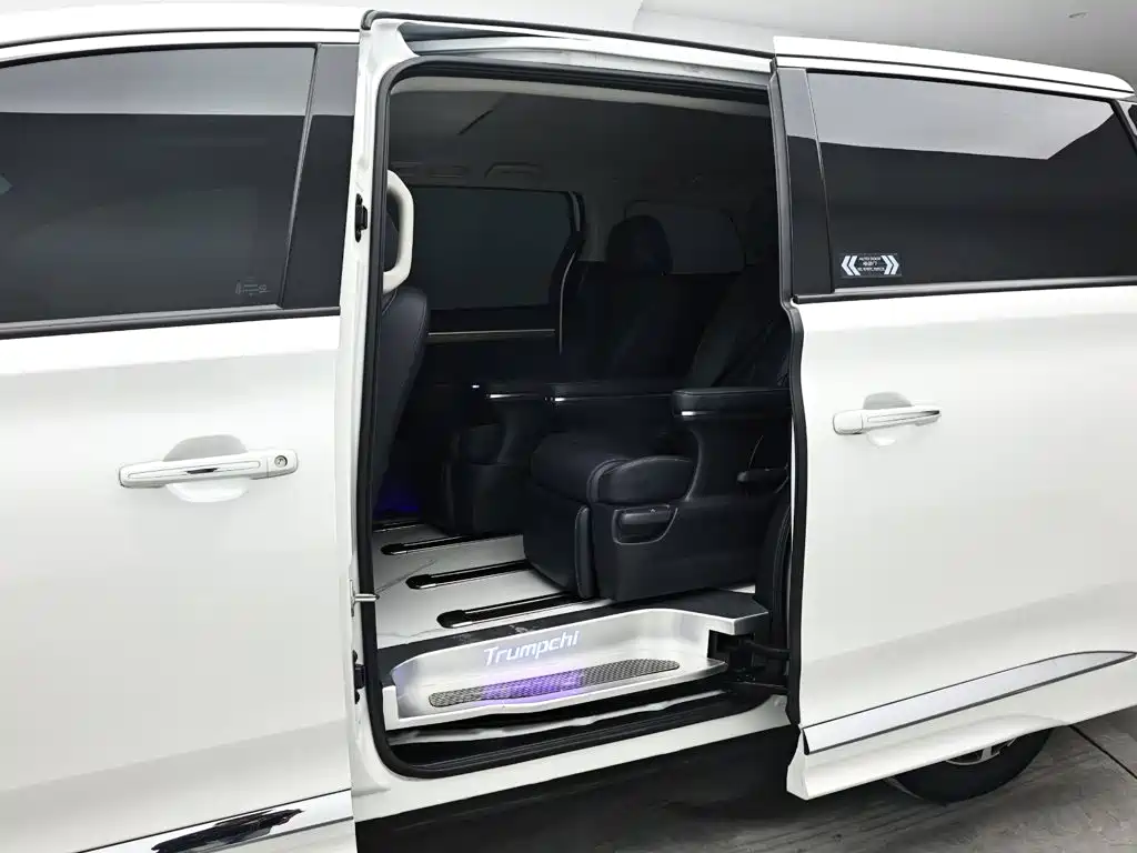GAC Motor Trumpchi M8 — фото 13