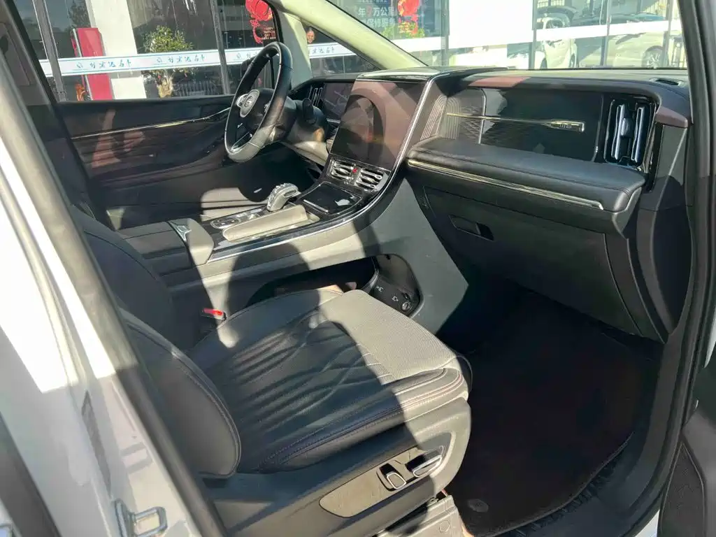 GAC Motor Trumpchi M8 — фото 14