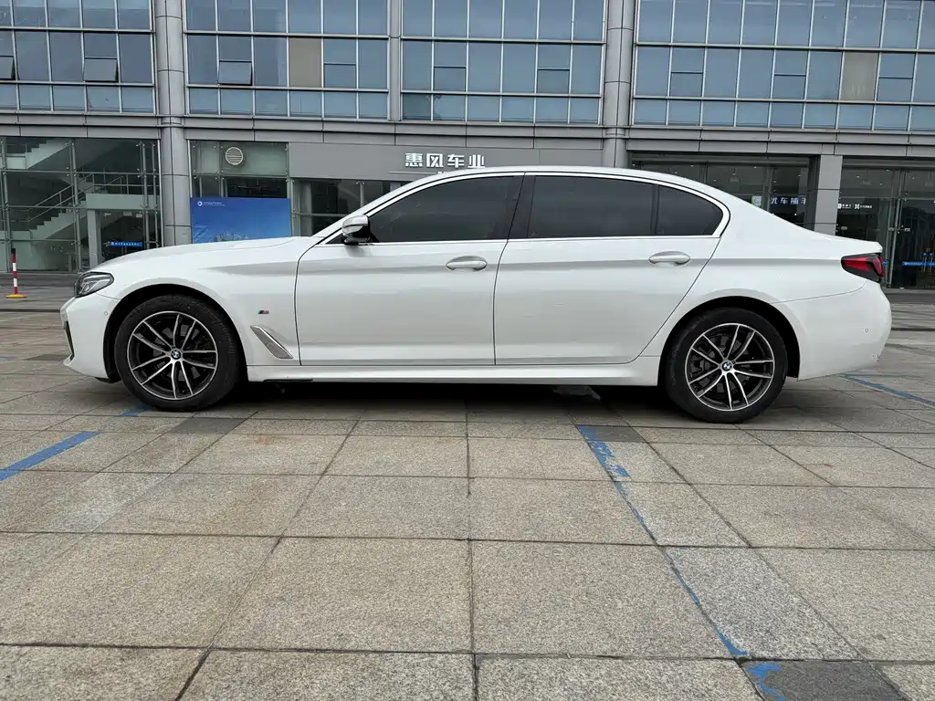 BMW 5 Series — фото 2