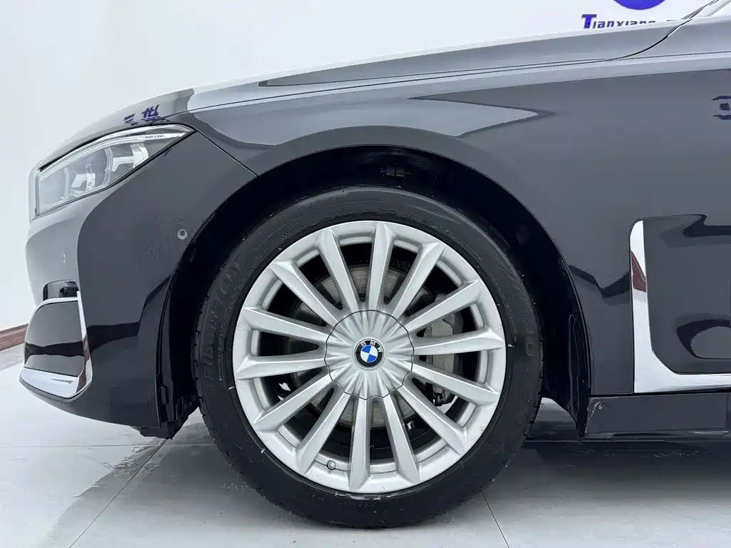 BMW 7 Series — фото 14