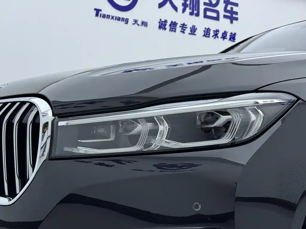 BMW 7 Series — фото 15