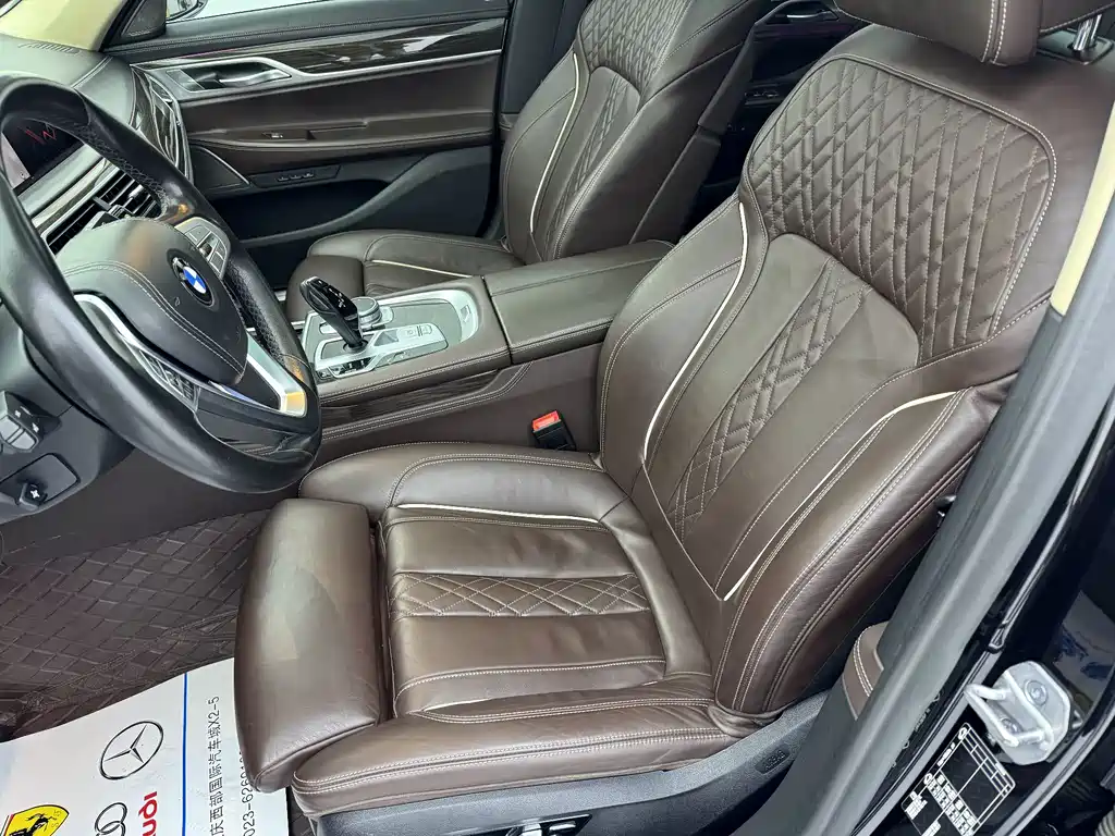 BMW 7 Series — фото 10