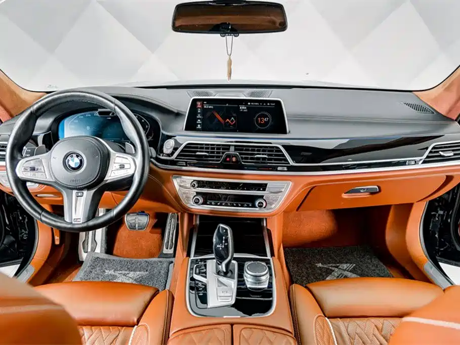 BMW 7 Series — фото 13