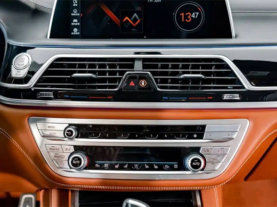 BMW 7 Series — фото 14