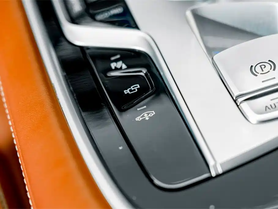 BMW 7 Series — фото 16