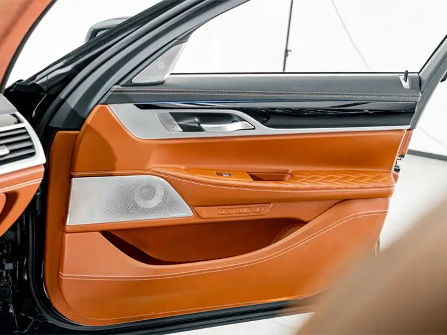 BMW 7 Series — фото 17