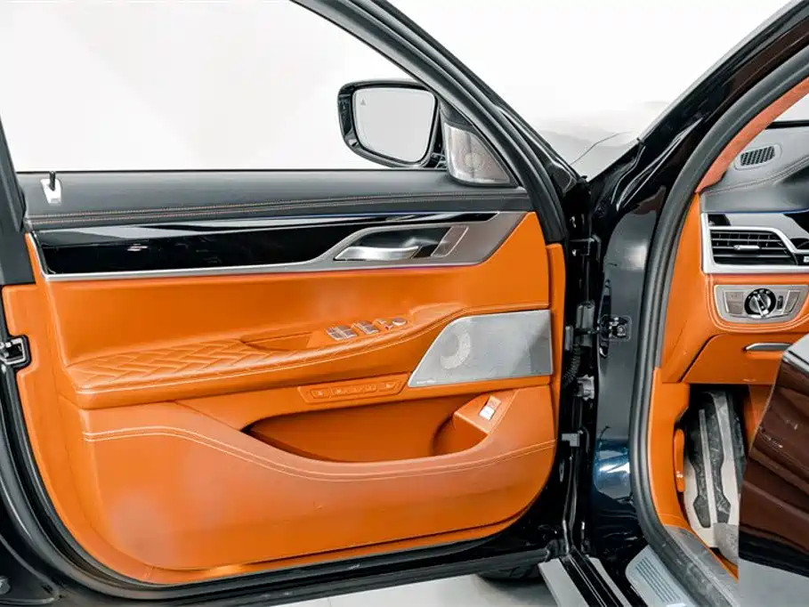 BMW 7 Series — фото 19