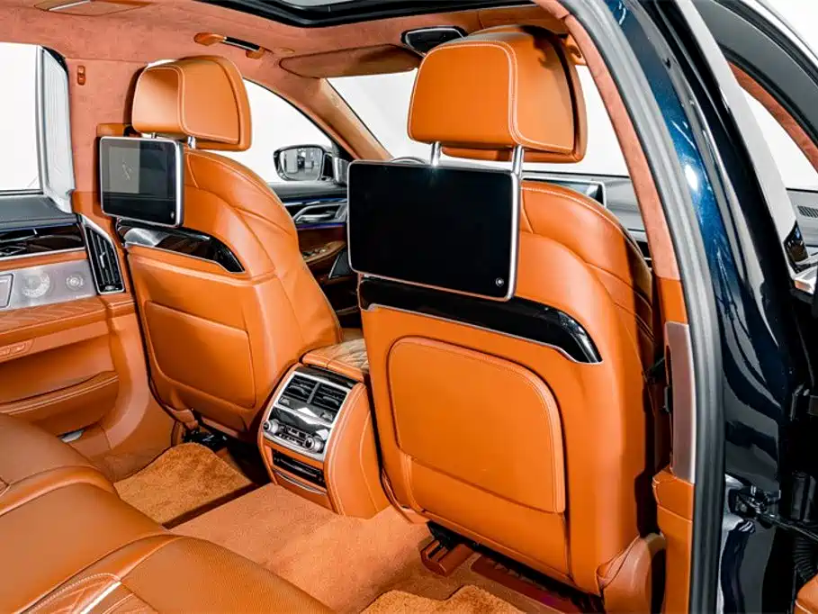 BMW 7 Series — фото 23