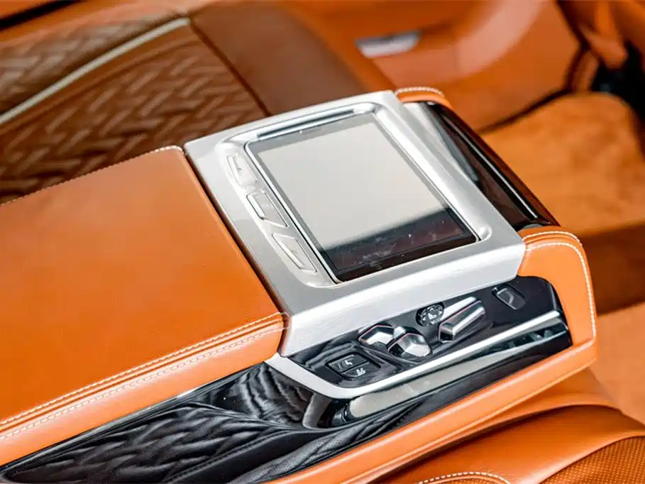 BMW 7 Series — фото 26
