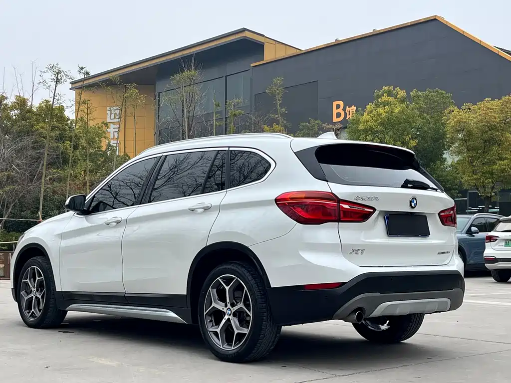 BMW X1 — фото 7