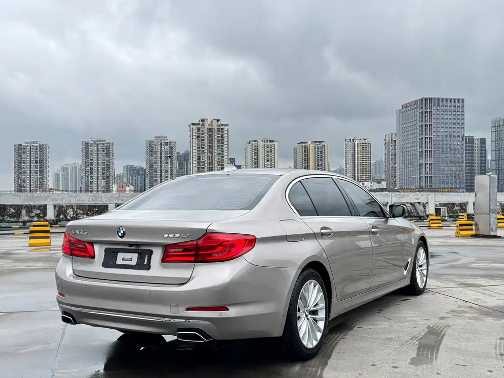 BMW 5 Series — фото 16