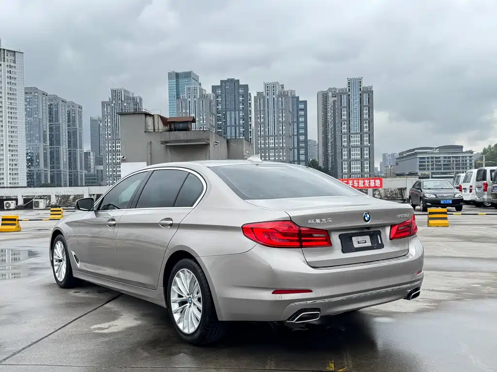 BMW 5 Series — фото 17