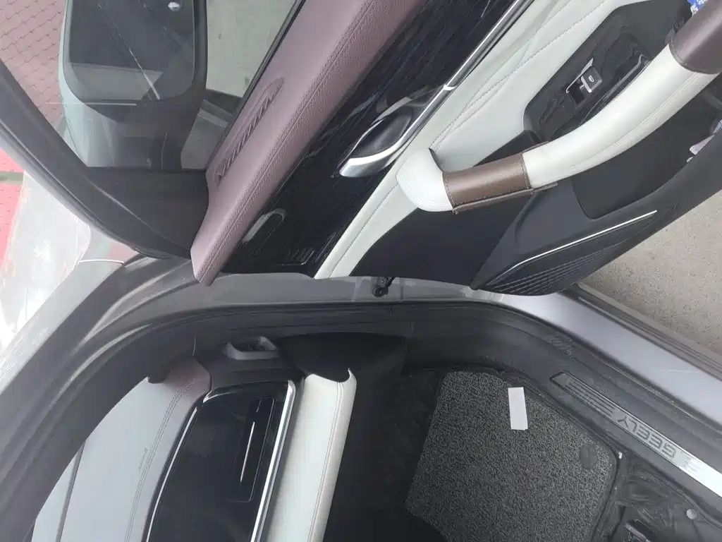 Geely Monjaro — фото 19