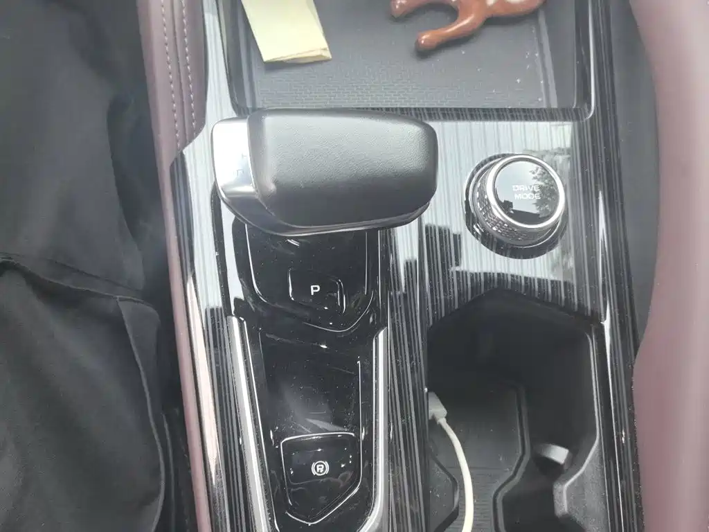 Geely Monjaro — фото 10