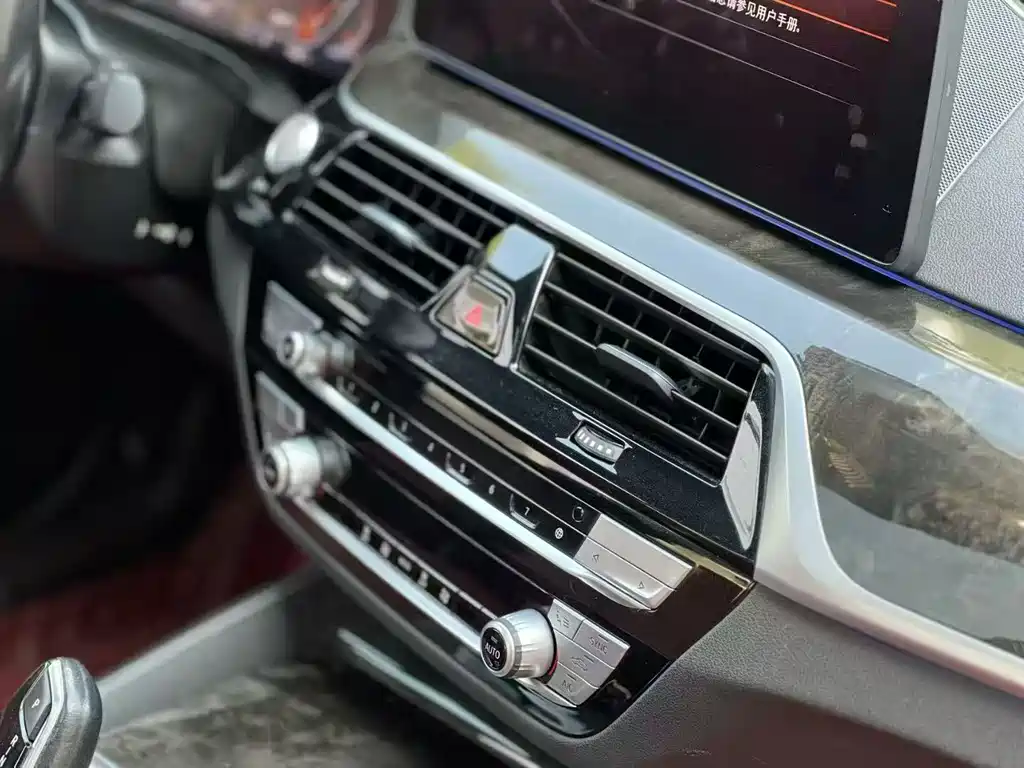 BMW 5 Series — фото 14