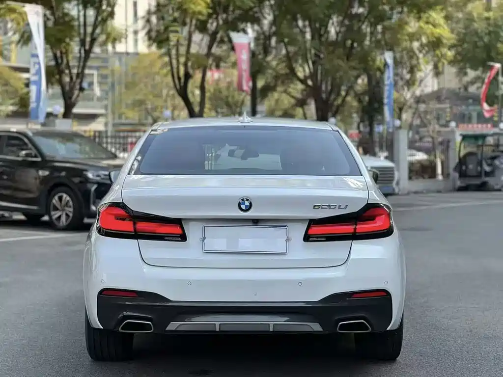 BMW 5 Series — фото 10