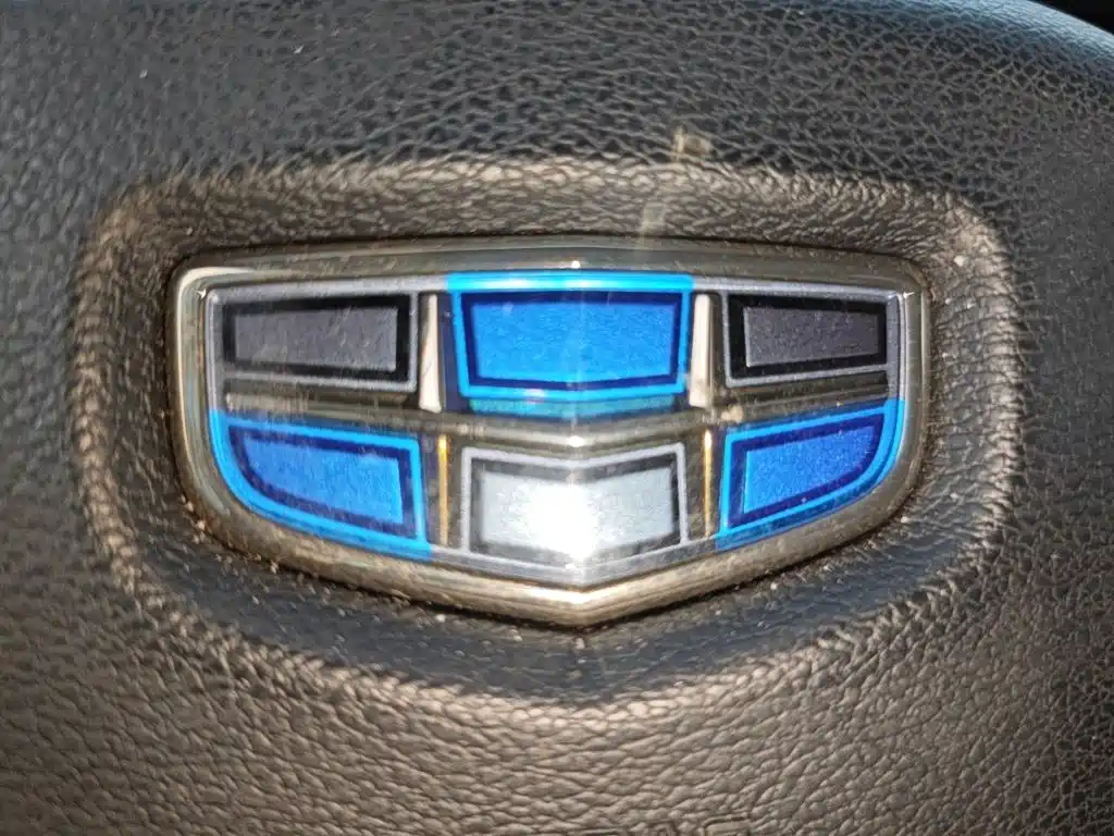Geely Vision X3 — фото 11
