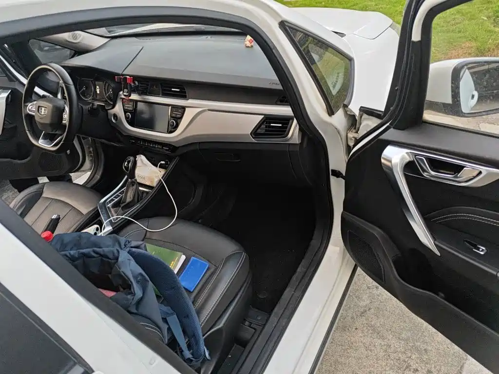 Geely Vision X3 — фото 17