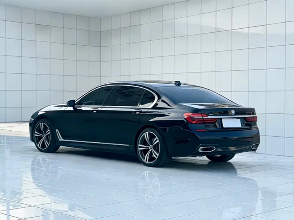BMW 7 Series — фото 11