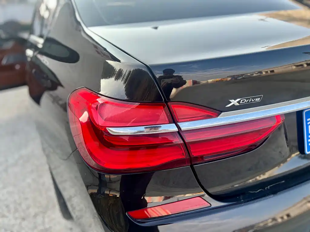 BMW 7 Series — фото 14