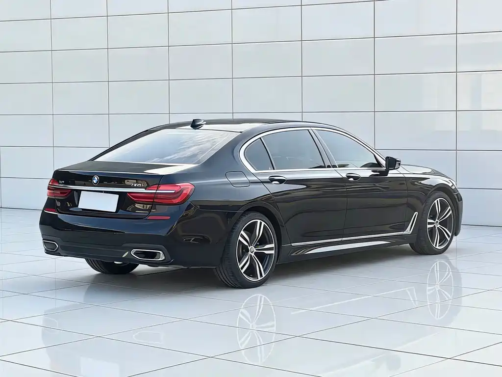 BMW 7 Series — фото 9