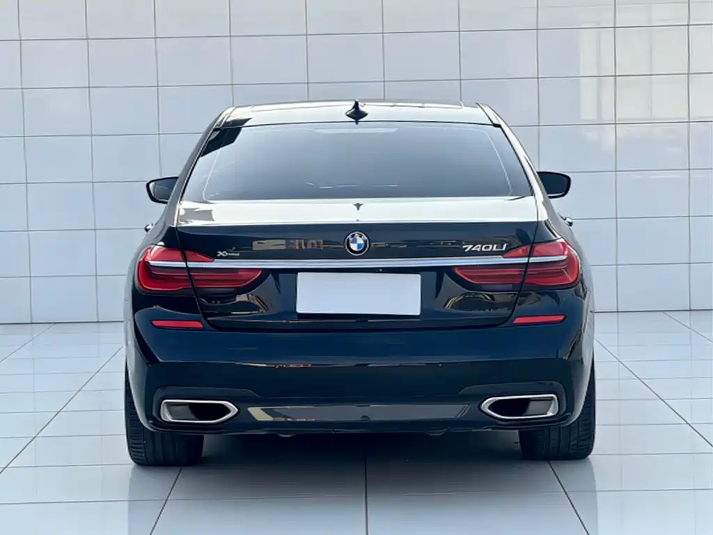 BMW 7 Series — фото 10
