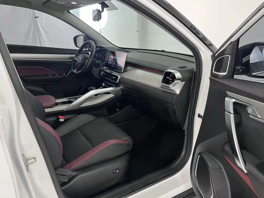 Geely Binyue — фото 11