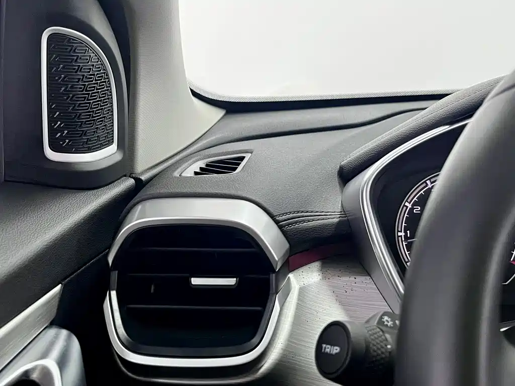 Geely Binyue — фото 14