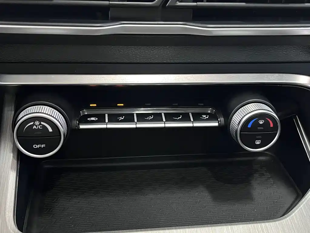 Geely Binyue — фото 20