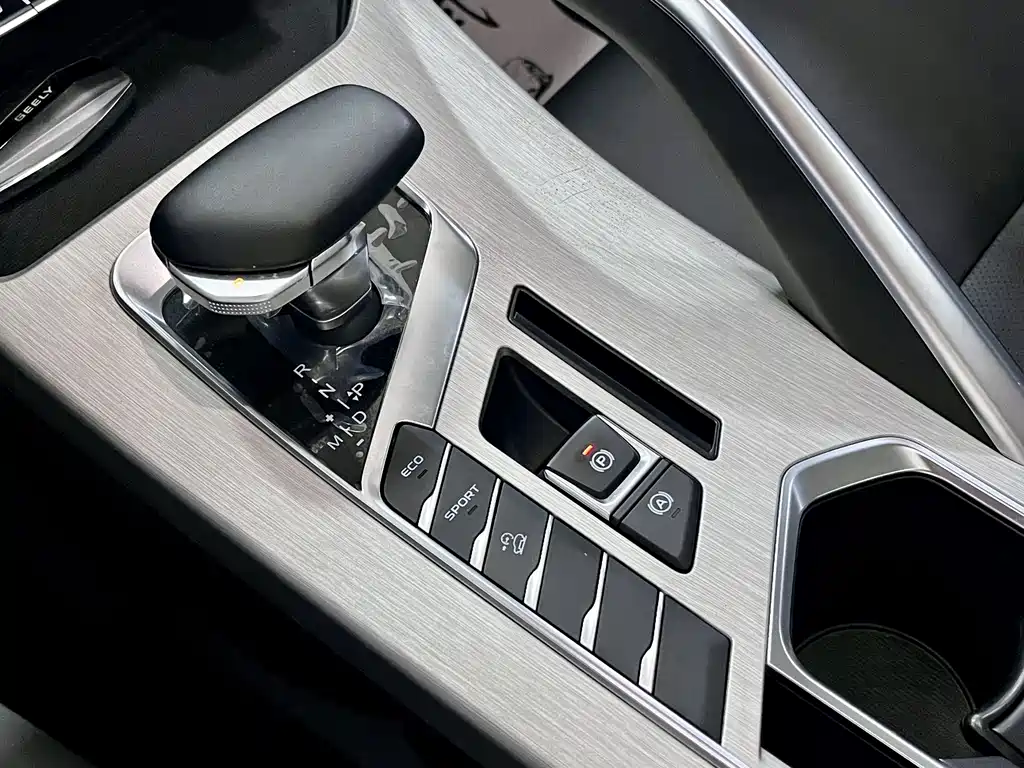 Geely Binyue — фото 21