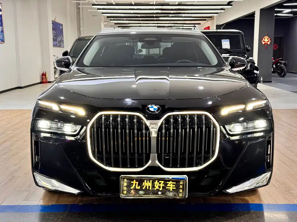 BMW 7 Series — фото 2