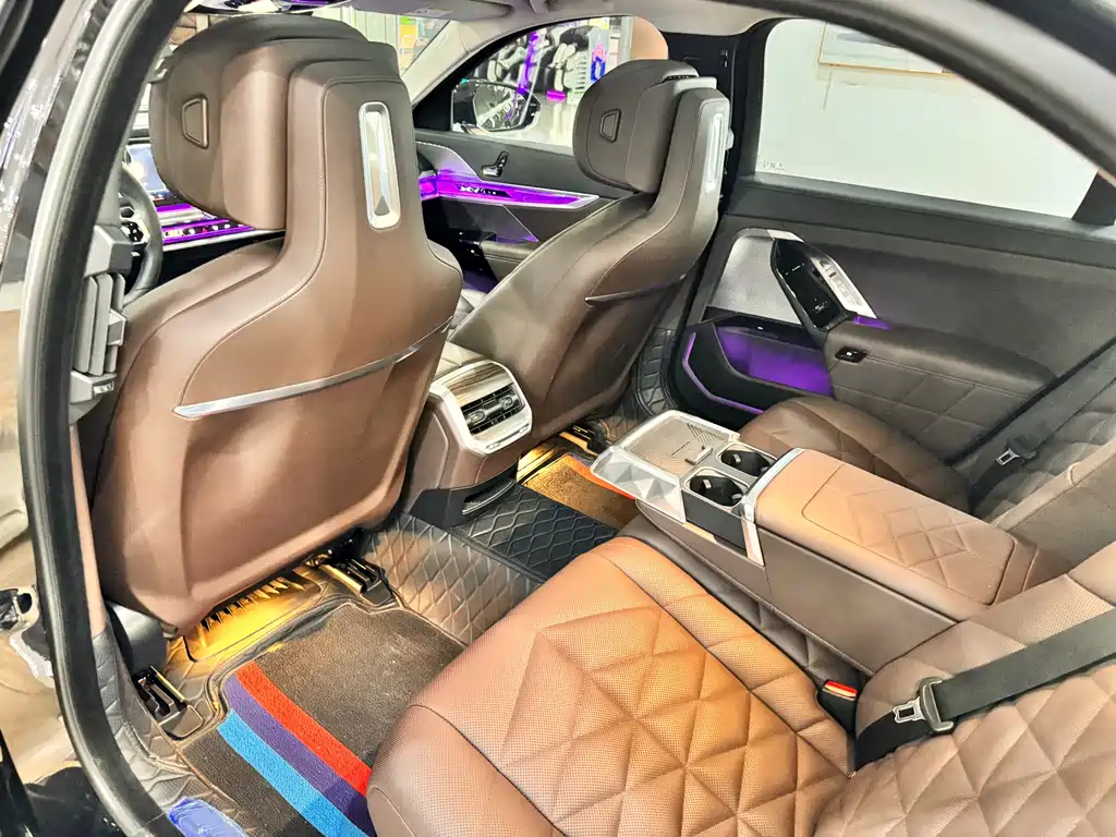 BMW 7 Series — фото 13