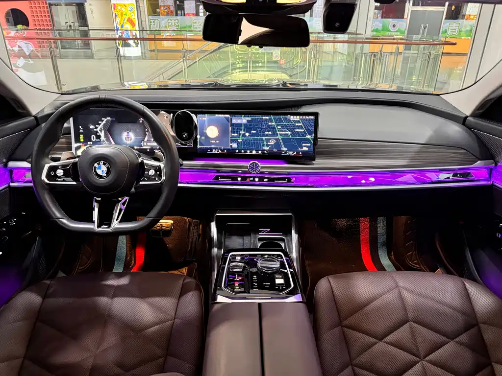BMW 7 Series — фото 17