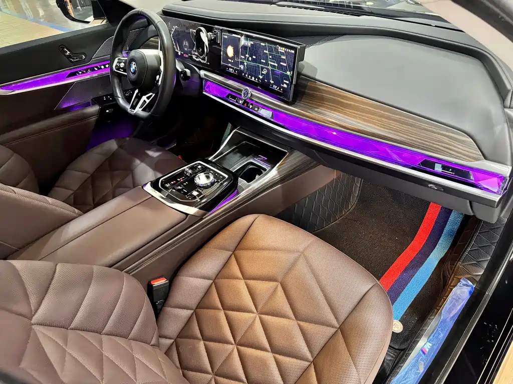 BMW 7 Series — фото 21