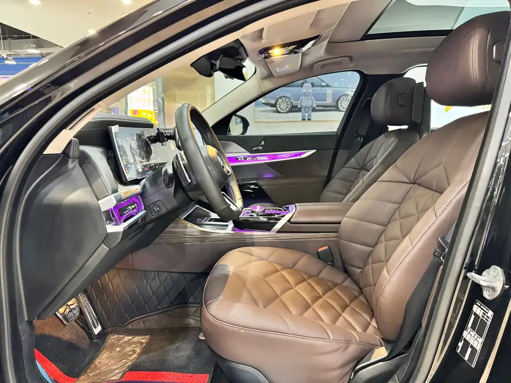 BMW 7 Series — фото 10